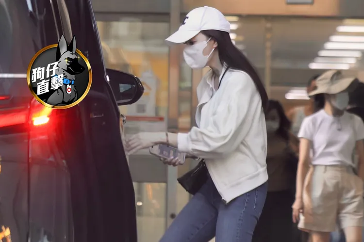 曾馨瑩低調到北醫陪伴郭台銘母親初永真。特勤中心攝