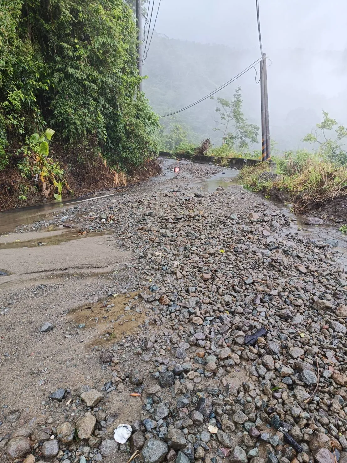 玉里赤科山产业道路传土石流灾情。民众提供