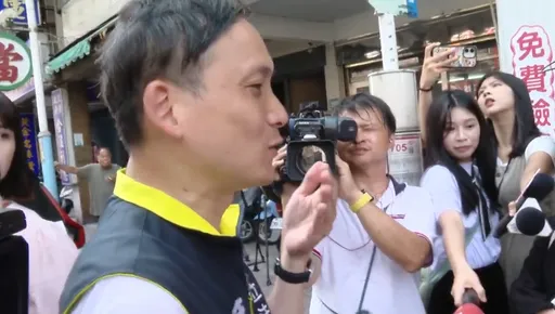 葉元之當街被民眾吐口水畫面全曝光 正中他口中嚇壞:蠻噁心的