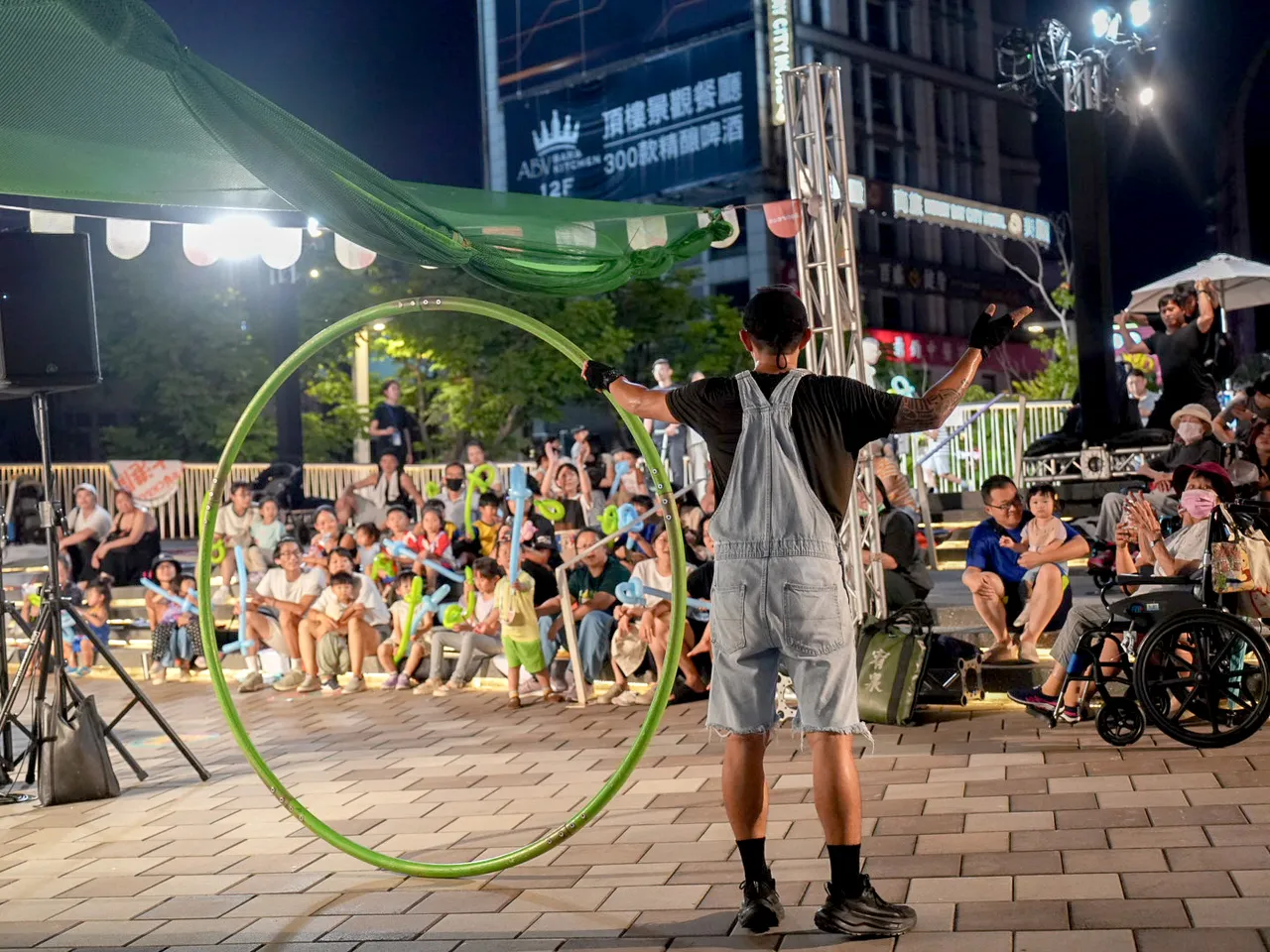 活動期間,天馬戲創作劇團也攜手環境部與新北市環保局,推出以環境教育為主題的系列舞台劇演出。文化局提供