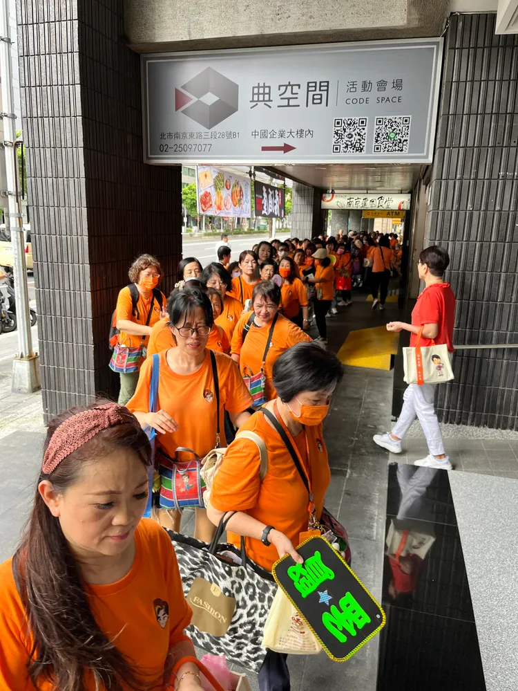 陳孟賢粉絲排隊進場。莊宗達攝