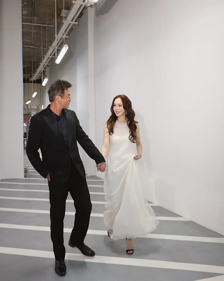 范文芳（右）和李銘順出席頒獎典禮，同戴卡地亞珠寶。翻攝范文芳IG