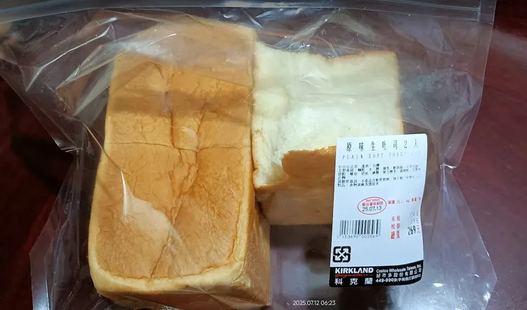 網友發現，好市多生吐司成分包含人造奶油。翻攝《Costco好市多商品經驗老實說》臉書