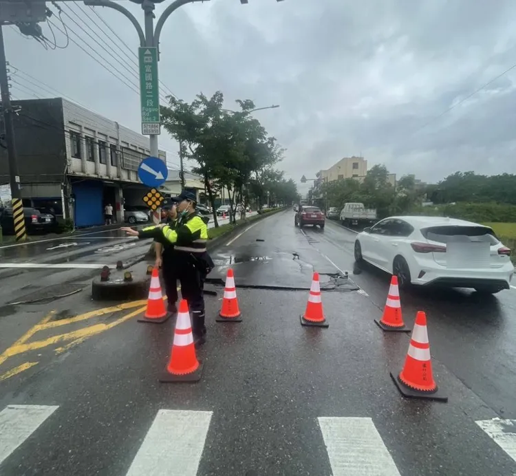 警方交通疏導。蘆竹警分局提供