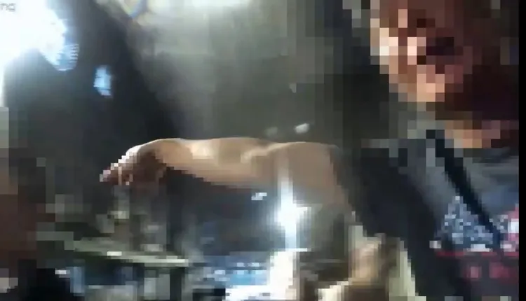 男里民向警方控訴是對方先動手，現場也有錄影可查證。翻攝畫面