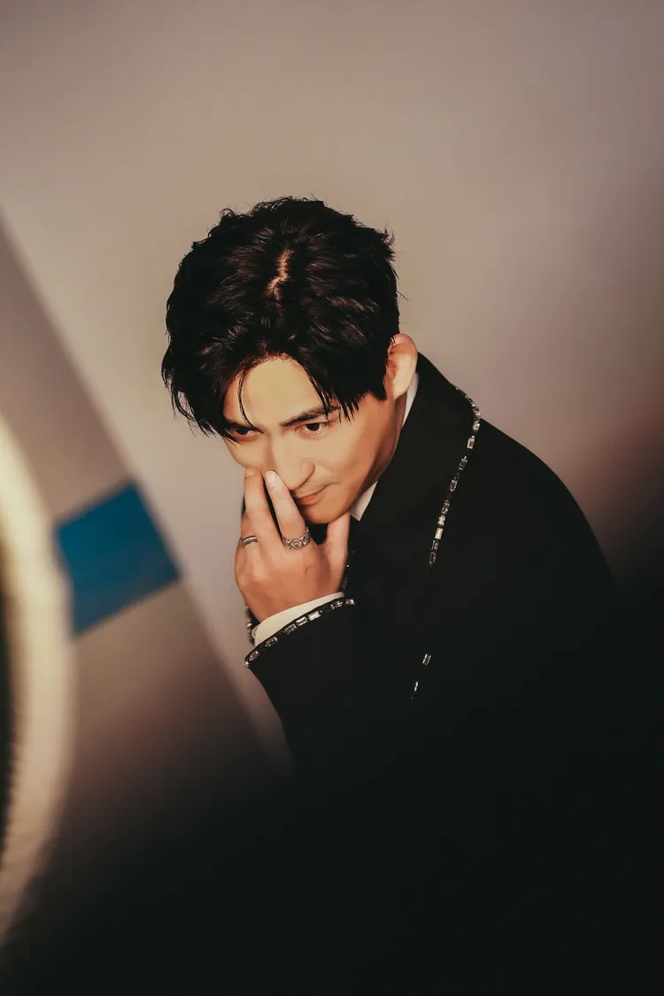 仔仔日前再與F4合體，穿戴BUCCELLATI珠寶。品牌提供