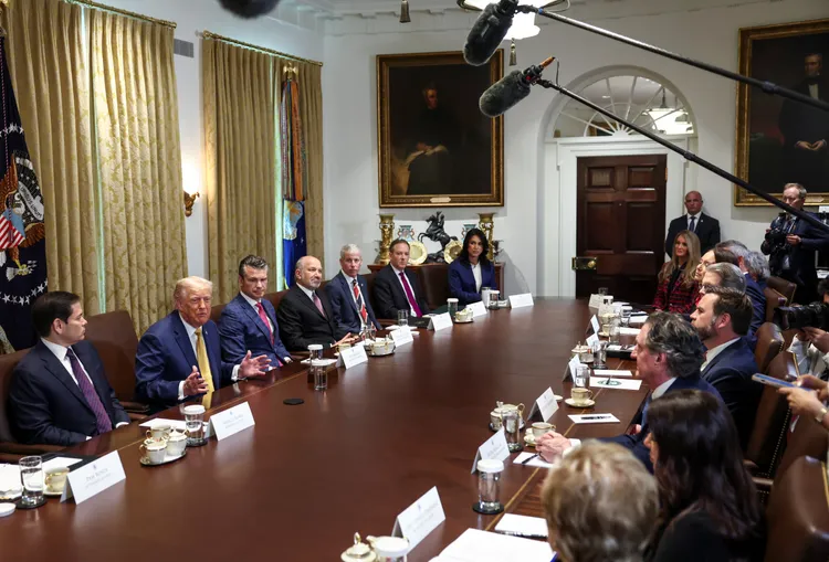 川普9日在白宮主持內閣會議。路透社