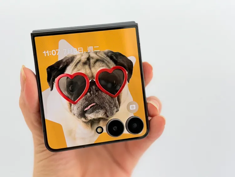 Flip7封面螢幕改為滿版設計。趙筱文攝