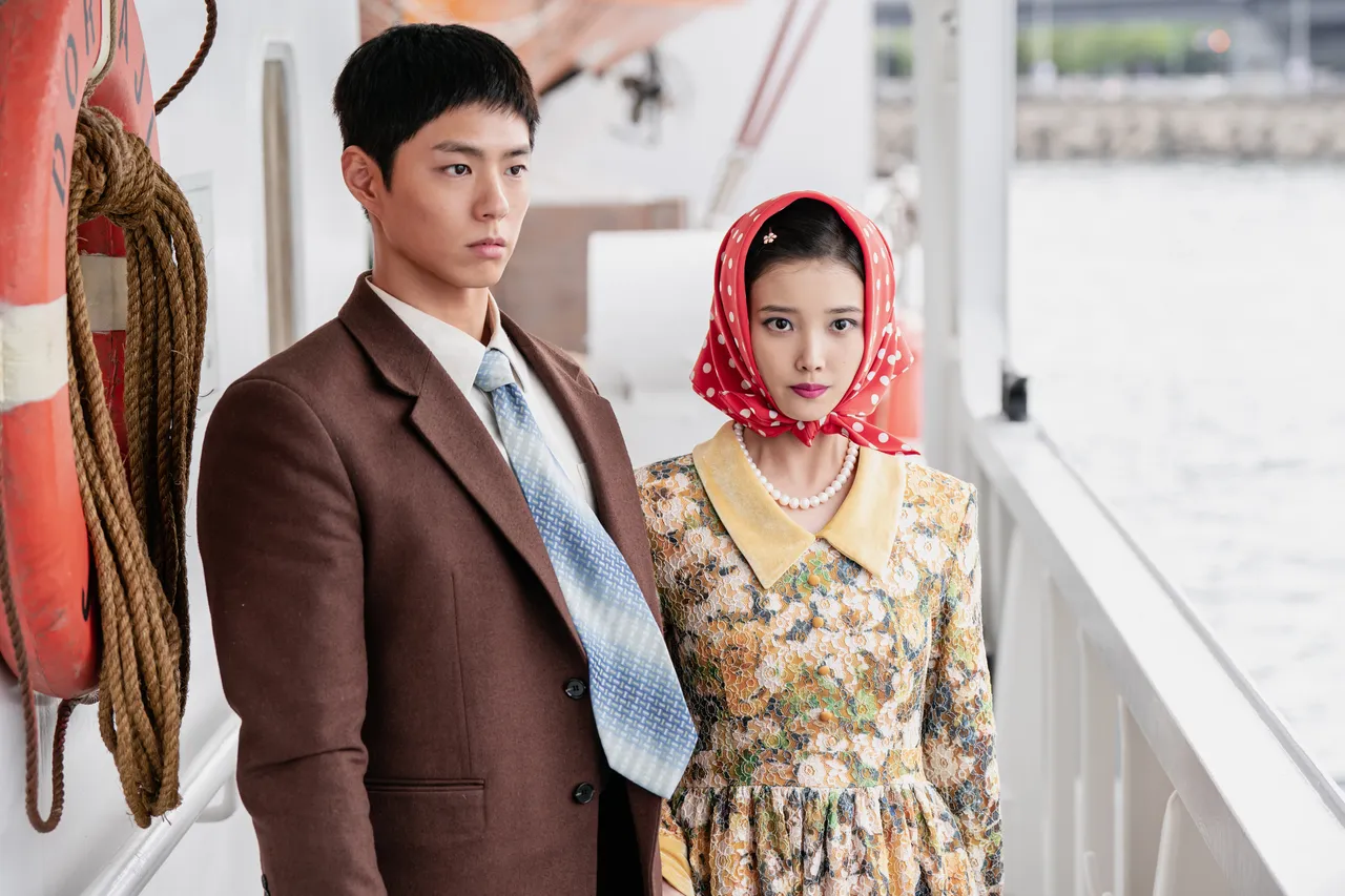 朴宝剑(左)、IU凭《苦尽柑来遇见你》人气更上层楼。Netflix提供