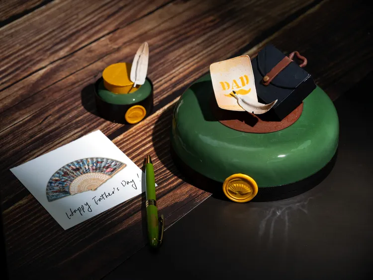 「文華餅房」於即日起至8/10推出《父寫時光》父親節暖心限定蛋糕，暖心與辛勞的爸爸們致敬。台北文華東方酒店提供