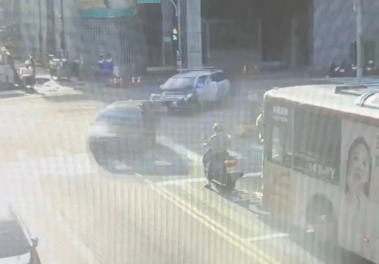 警車追緝。翻攝畫面