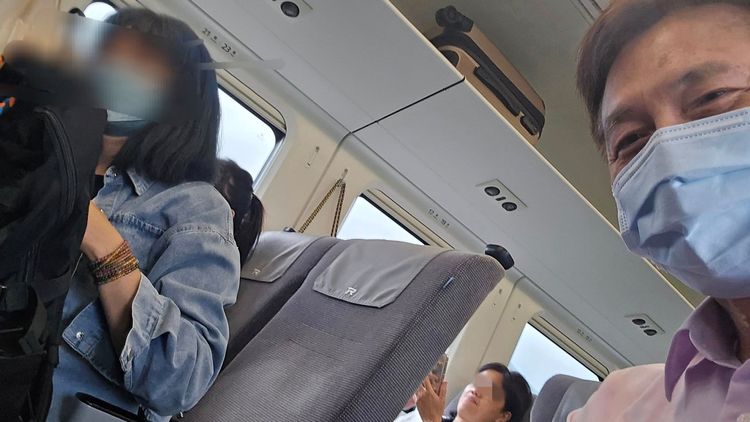 美麗的邂逅！詹江村赴花蓮巧遇「前女友」　火車上合照嘆：30年變很多