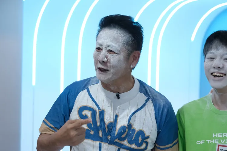 徐乃麟「腦霧」上身，慘遭「洗臉」，綜藝天王顏面掃地。東森綜合台提供