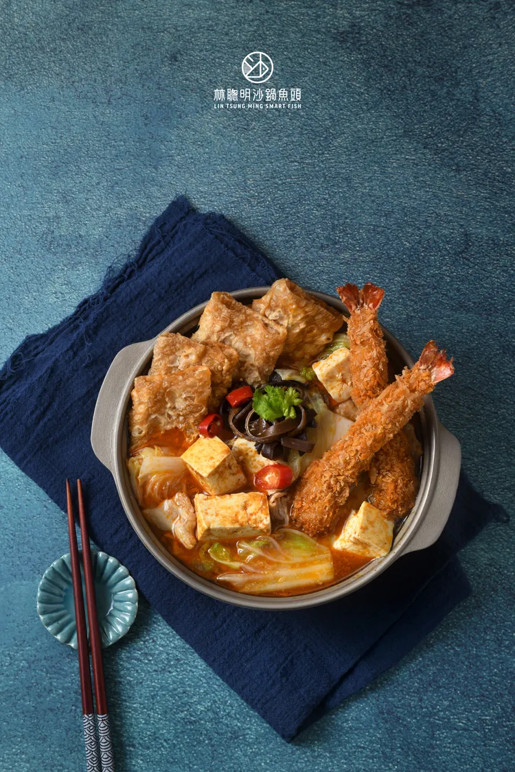 這次101店推出8款主題套餐，首推「沙鍋炸蝦套餐」。林聰明沙鍋魚頭提供