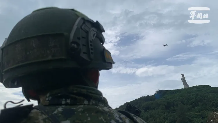 國軍「漢光41號」演習實兵操演首次亮相微型無人機。軍聞社提供