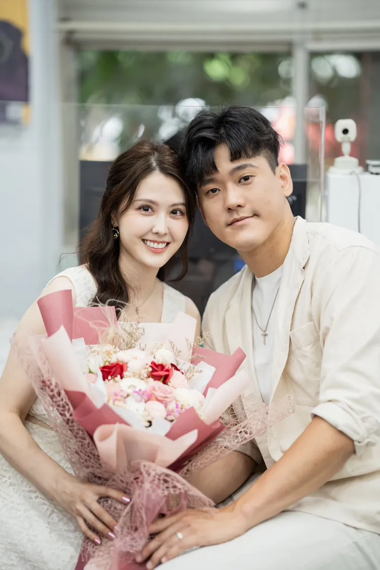 張晏塵和老公曾是國小同學，長大後才重逢。張晏塵提供