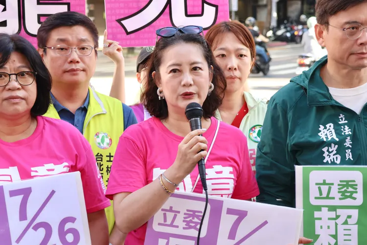 吳思瑤說，這不是政黨的對決，是民主與反民主的比拚。記者莊宗達攝