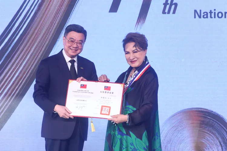 楊麗花上台授獎台下一片歡呼聲。攝影中心攝