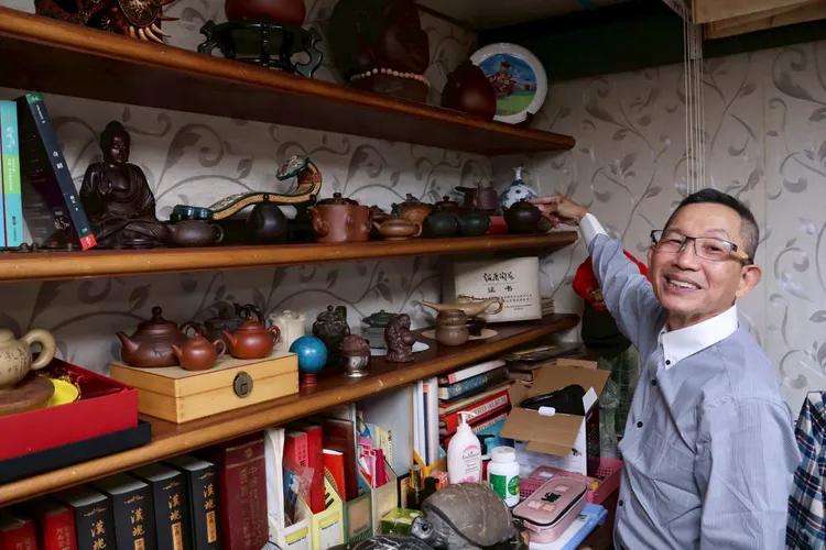 生活簡單的邱義榮，也喜歡收集茶壺怡情養性。莊宗達攝