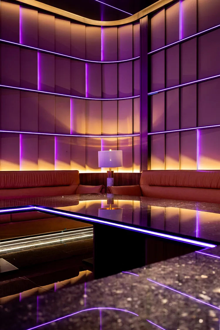 ONCOR 打造三種色彩歡唱房型，結合心理色彩學與場域設計語言。業者提供