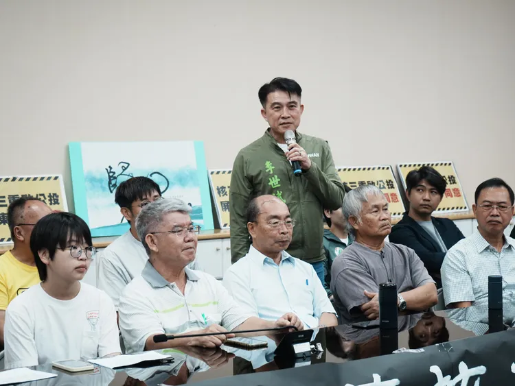 縣議員李世斌表示，質疑公投為何不包含核一、核二廠的重啟？翻攝畫面