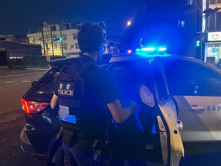 台中警方兩小時內接連接獲2起長輩迷途的協助案件。翻攝畫面