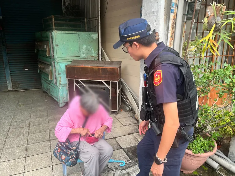 台中警方兩小時內接連接獲2起長輩迷途的協助案件。翻攝畫面