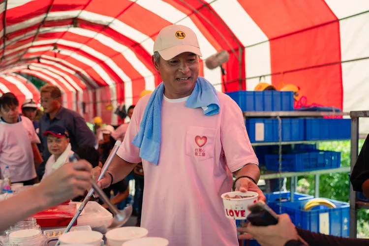 李銘順負責百人餐食。公視提供