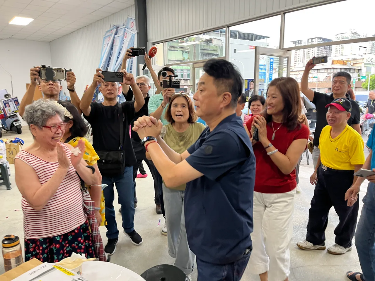 鲁明哲感谢乡亲支持。鲁明哲团队提供