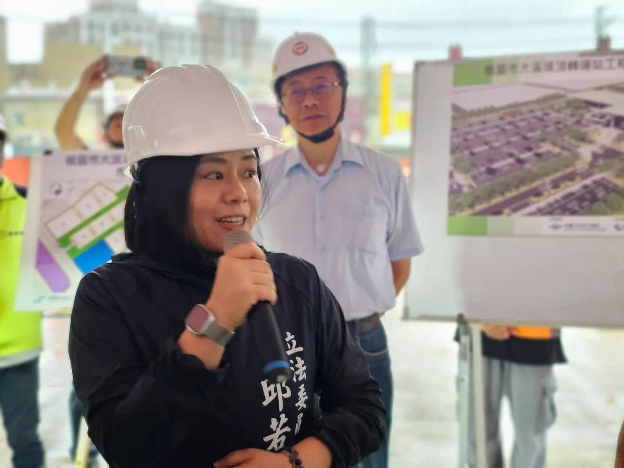 桃园市重大建设案,张善政也都会邀请立委共同参与。邱若华团队提供
