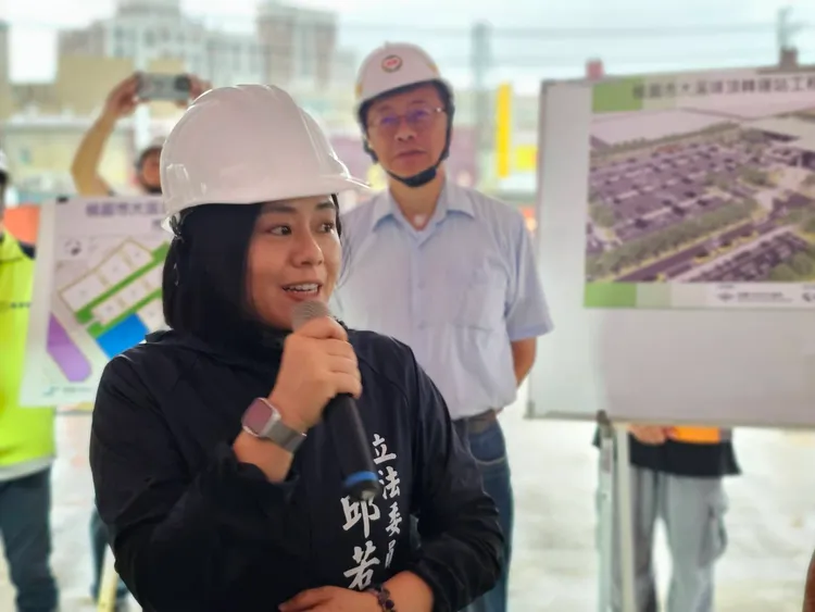 桃園市重大建設案，張善政也都會邀請立委共同參與。邱若華團隊提供
