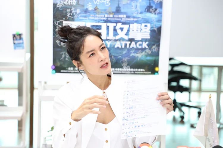 Janet分享她為戲作的筆記。攝影中心攝