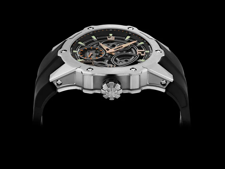 RICHARD MILLE RM 33-03自動上鍊腕錶，41.70mm，全五級鈦合金錶殼，RMXP3鏤空自動上鍊機芯，動力儲存約42小時，防水深度30米。品牌提供
