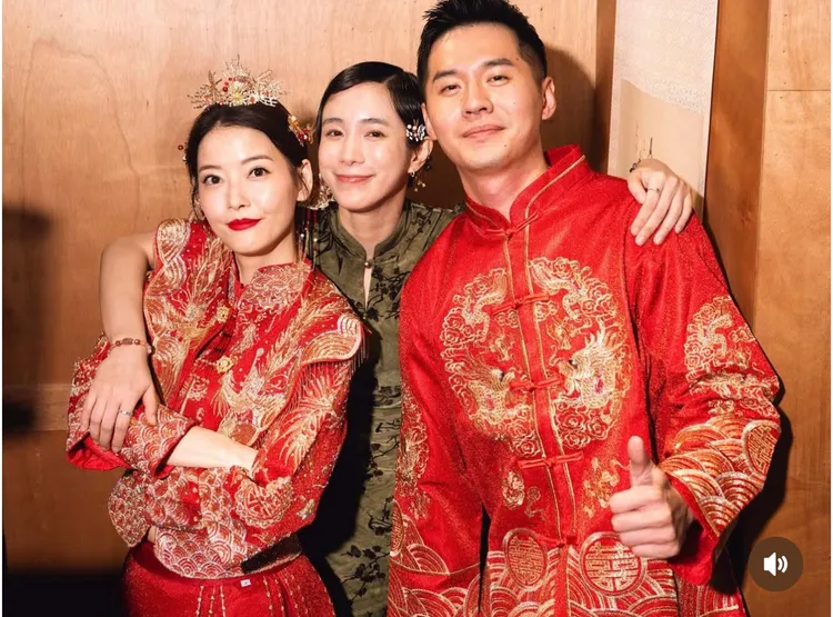 温貞菱（中）和王樂妍和老公開心拍照。翻攝自温貞菱IG