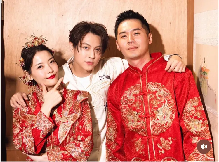 王子（中）為好友王樂妍與老公獻上祝福。翻攝自王子IG