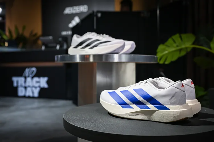 adidas今年初新推出的ADIZERO EVO SL跑鞋。品牌提供