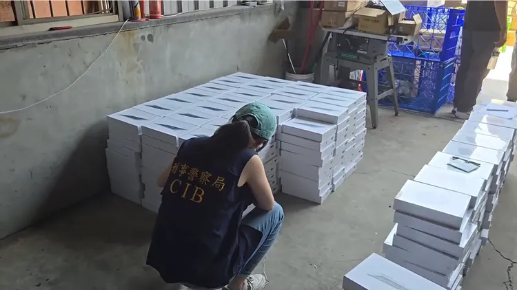 專案小組日前到倉庫搜索。警方提供