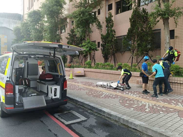 台電基隆營業處驚傳意外！冷氣工人6樓墜落亡