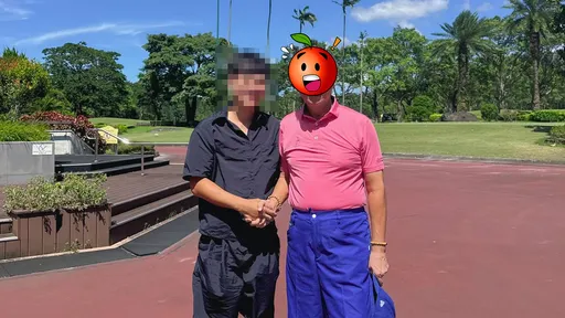你沒見過的郭台銘!「頭髮全白」近照曝光 揮桿身手仍矯健
