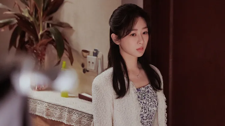 楊紫戲裡飾演面臨母親催婚更遭遇事業挫折的人。中天娛樂台提供