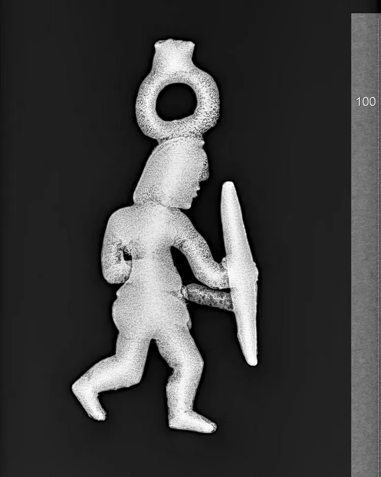 青銅器小人的X光照。遠古雜誌