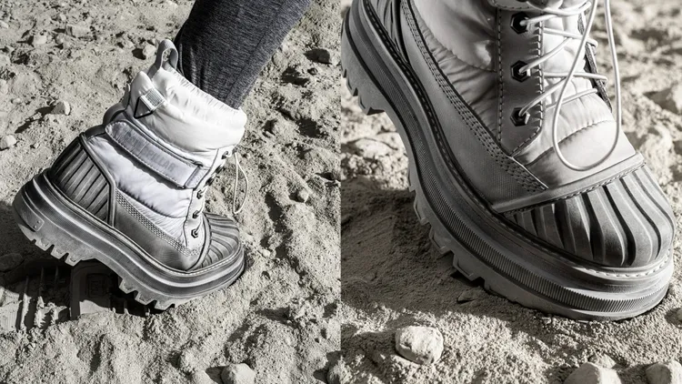 「阿波羅11號紀念靴」的蓬鬆鞋面、輕量化大底、仿月球塵土的磨砂配色，皆重現登月靴的視覺印象。品牌提供