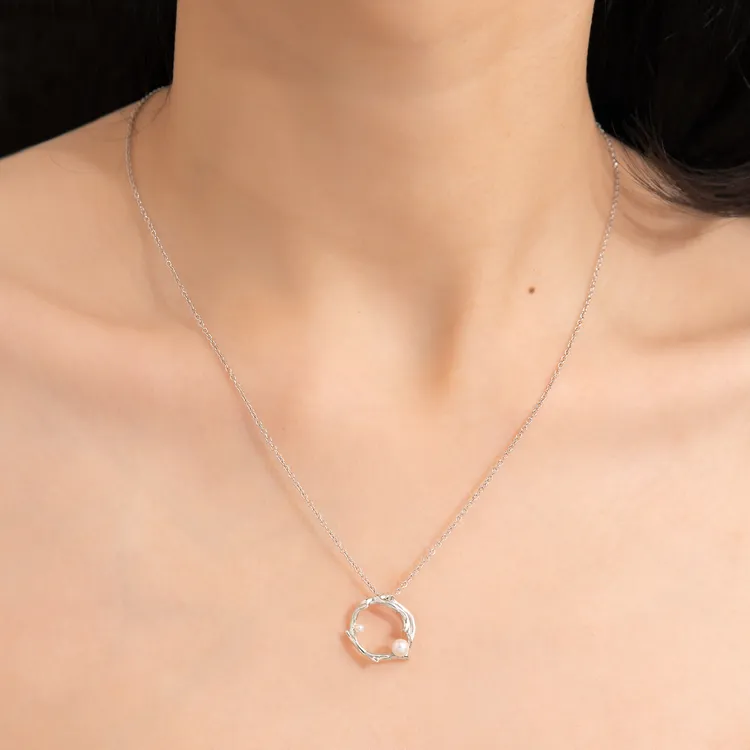 Olivia Yao Laurier迷你枝枒珍珠925純銀項鍊，4850元。品牌提供