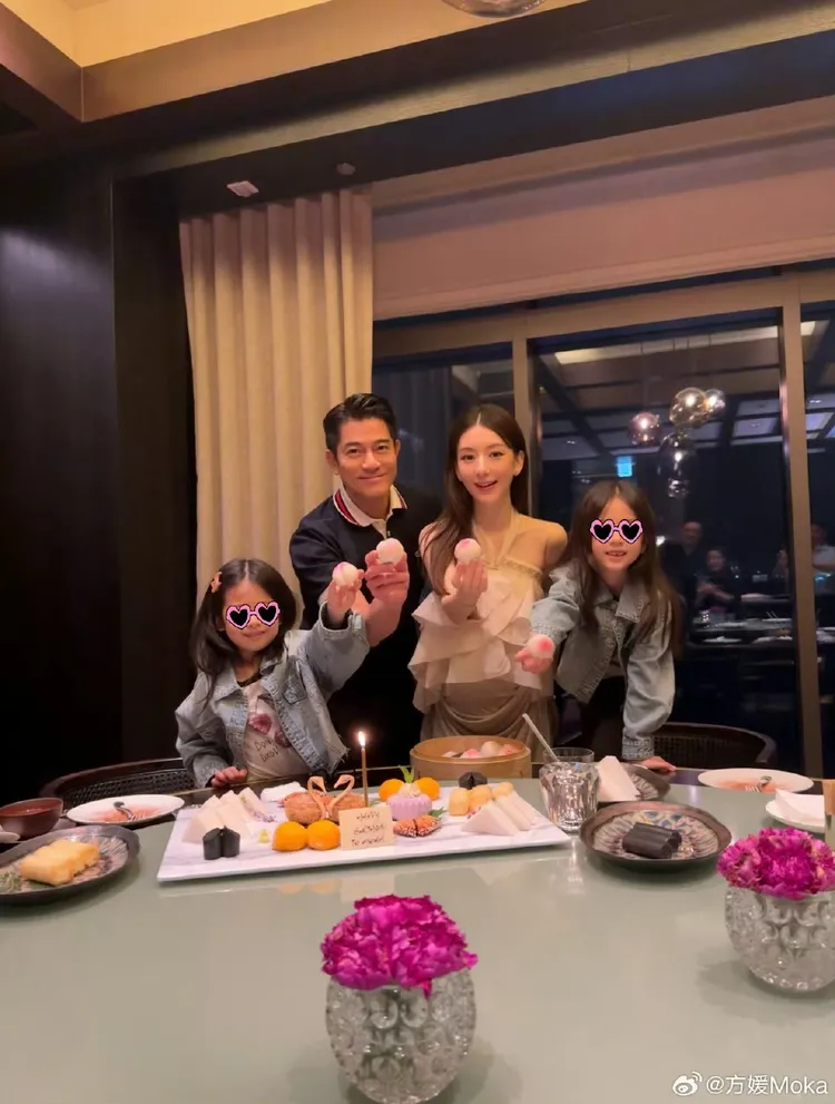 郭富城（左2）結婚8年，家庭幸福美滿。摘自微博