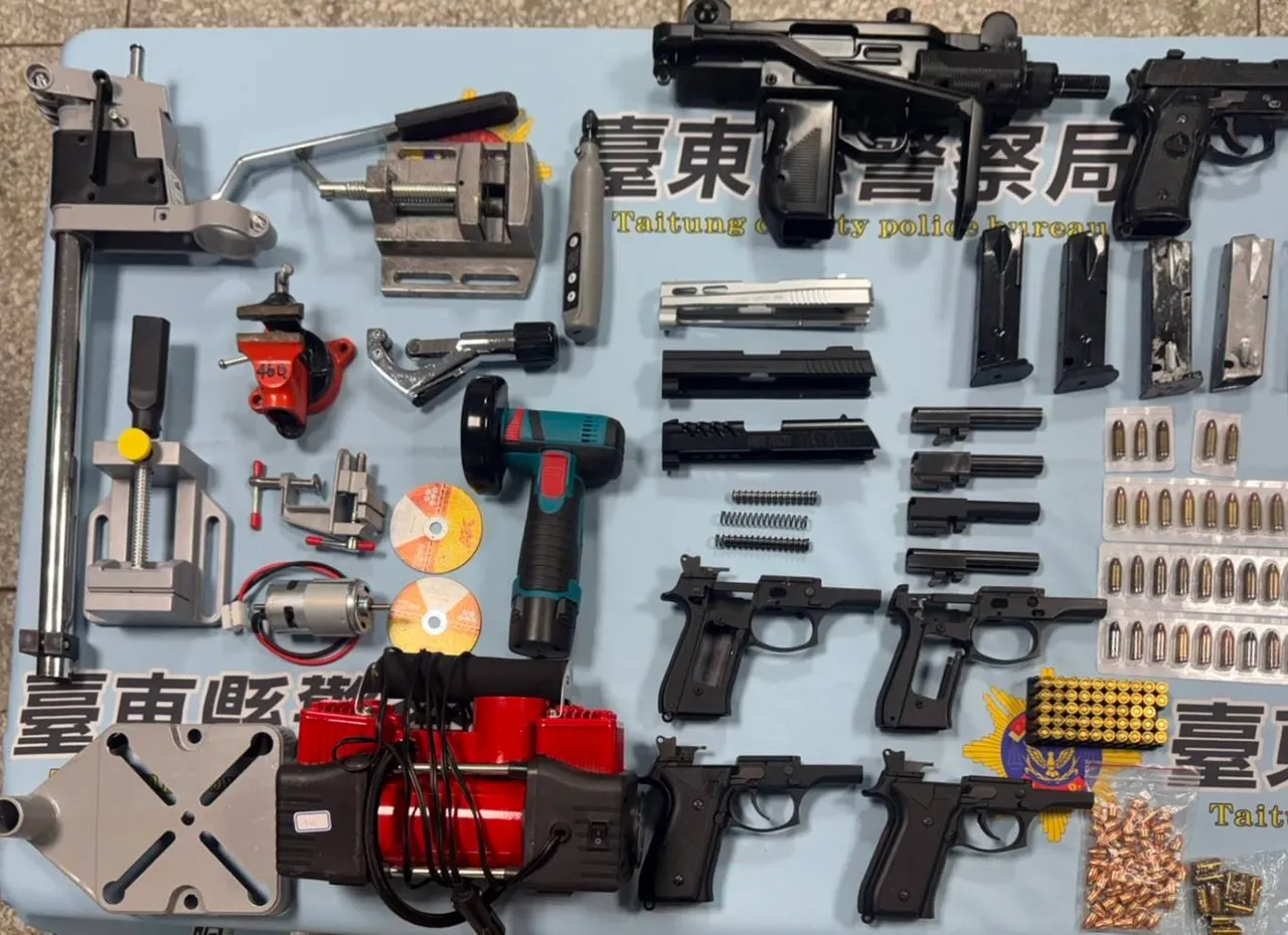 警方搜出毒品及枪械。警方提供
