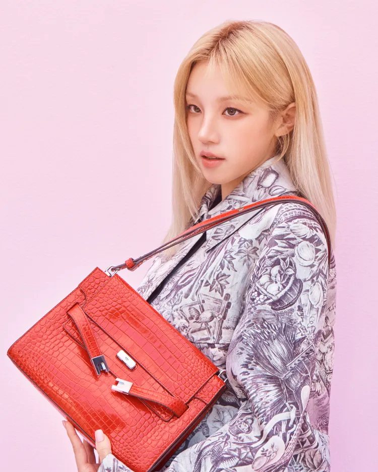 宋雨琦示範風格日常卻處處帶有時髦細節的情人節造型。品牌提供