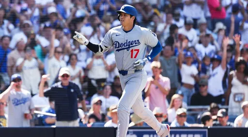 大谷翔平够绅士!开轰后向教士球迷击掌 让道奇总教练感到很有趣