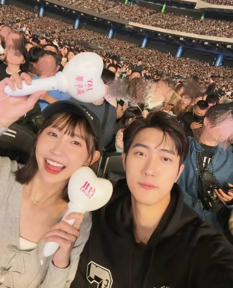 范姜彥豐（右）與粿粿以往常放閃，如今無互動，傳出婚變。翻攝范姜彥豐IG