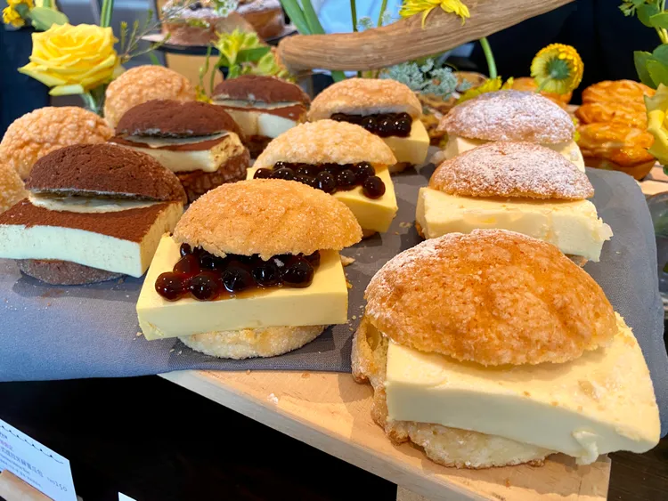 MOROPAIN「蜜瓜包」中心夾餡尺寸約7x5x2公分。莊偉祺攝