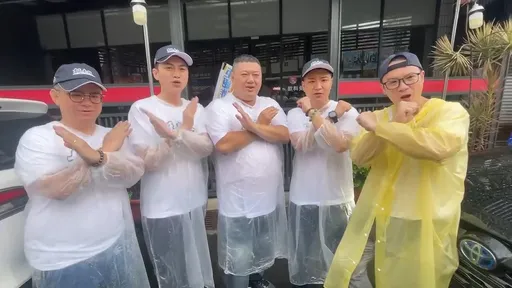 游顥組藍白「中投五月天」反罷免 罷團街頭舉牌「風雨生信心」